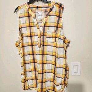 New York laundry Sleeveless top Womens Size 3X Lightweight.    B13